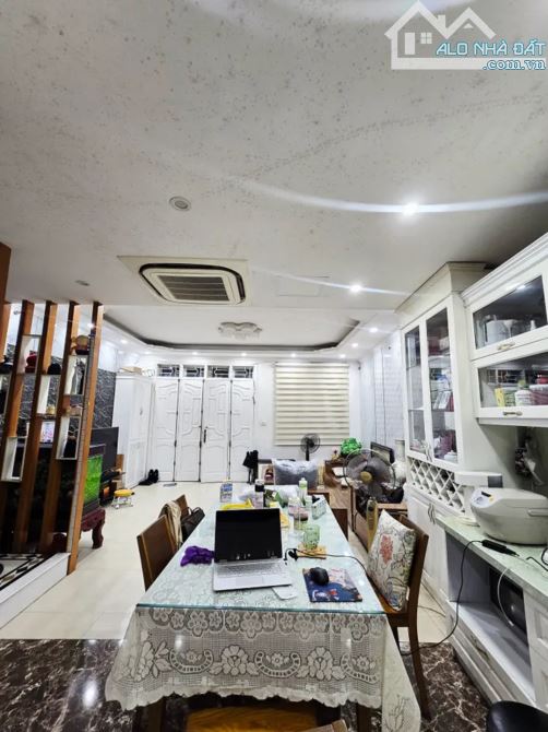 Bán nhà Hoàng Hoa Thám, Ba Đình,ngõ thông, ô tô đỗ cửa, 47/50m2, 5 tầng