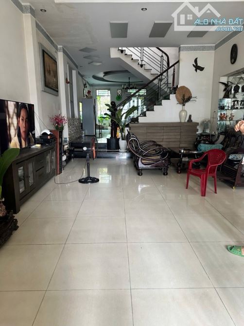 Nhà 4x16m xây 4 tầng, mặt tiền Tân Chánh Hiệp, Q12, kề Đại học GTVT