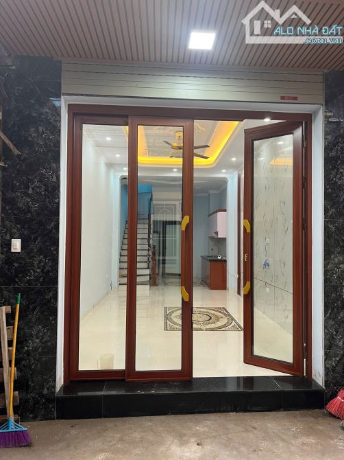 RẺ NHẤT CỐ NHUẾ, 40M 5T, MT 4M, OTO  VÀO NHÀ, NHÀ ĐẸP HAI THOÁNG, Ở VÀ KINH DOANH, GIÁ 8TỶ