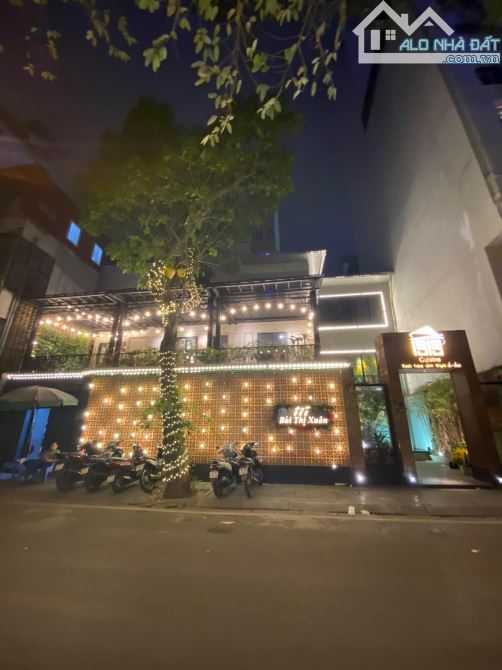 cho thuê biệt thự Pháp cổ phố Lý Nam Đế,Diện tích đất 450m2,Xây dựng 200m2 x 3 tầng,Mt 10m