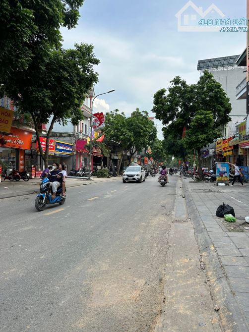 BÁN NHÀ 3 TẦNG DÂN XÂY – TRUNG TÂM ĐÔNG ANH – Ô TÔ ĐỖ CỬA – CHỈ HƠN 5 TỶ