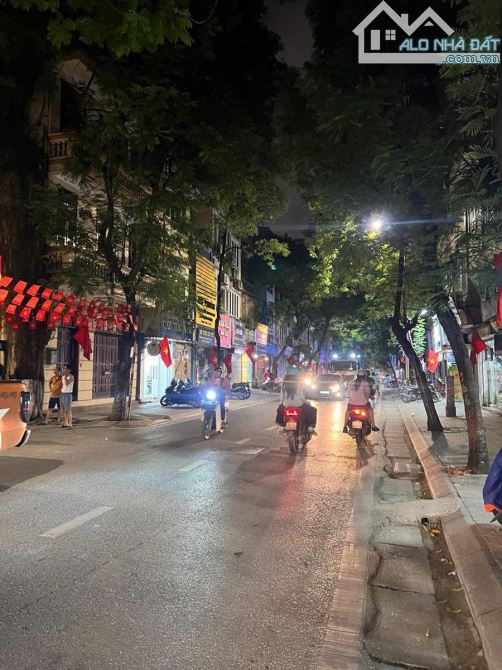 Bán nhà mặt phốp Đội Cấn - Mặt tiền 4,8m - Giá chào 7,3 Tỷ - Sổ đỏ sẵn sàng.