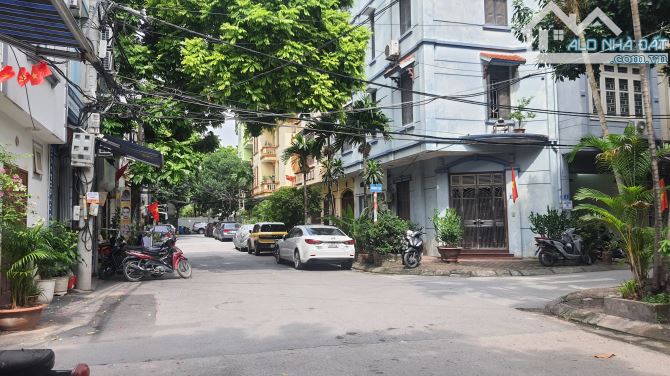 Bán nhà phân lô phố Phạm Tuấn Tài , Cầu Giấy , ô tô đỗ cửa . 5 tầng 16 tỷ.