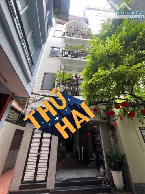 Bán nhà 5T Pháo Đài Láng ôtô đỗ 10m,lô góc,mặt tiền rộng,cầu thang giữa,DT 60m 5T MT 5,3m
