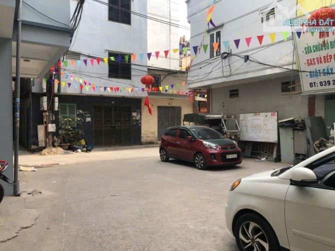 BÁN NHÀ 2 MẶT NGÕ – Ô TÔ ĐỖ CỬA – PHỐ VIÊN, BẮC TỪ LIÊM ✨ Diện tích: 38m² – Nhà cấp 4.