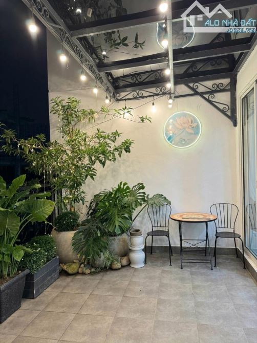 BÁN CĂN HỘ 3 NGỦ, CÓ SÂN VƯỜN, CHUNG CƯ 250 MINH KHAI. GIÁ 7.5 TỶ