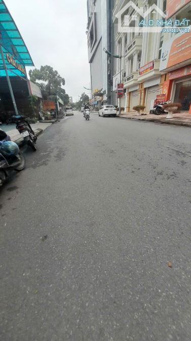 🏠 BÁN NHÀ 5 TẦNG MẶT ĐƯỜNG TÔ QUYỀN – THUẬN THÀNH, BẮC NINH  Diện tích: 90m² / 120m²  Mặt