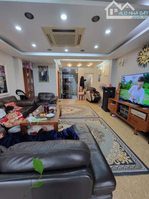 Bán nhà Ngọc Khánh 56m2 nhà đẹp vị trí đẹp ngõ to thang máy 18.5 tỷ