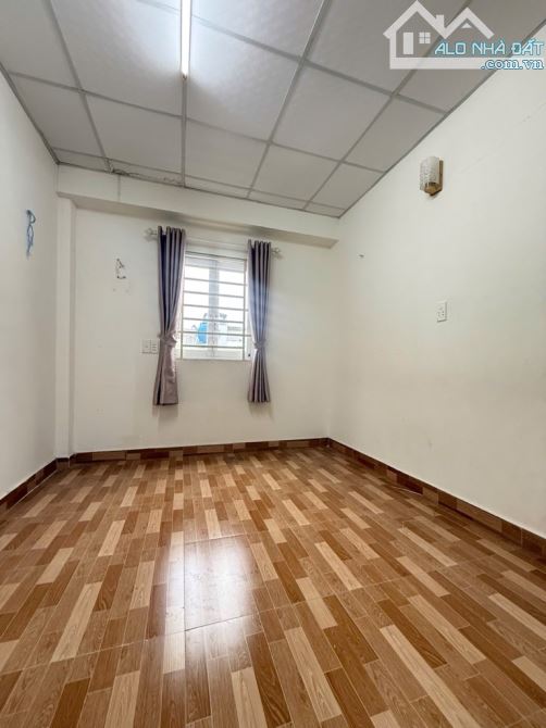 Nguyễn Sỹ Sách , Tân Bình, Cách 1 Căn Ra Hẻm xe Hơi, 5.8m x 6.5m, Giá 4 Tỷ TL