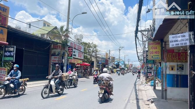 🏘Mặt tiền đường Phan Văn Hớn cách vài bước chân là Chợ Bà Điểm,