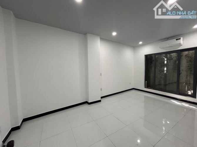 🎉🎉🎉🎉🎉   BÁN NHÀ 3 tầng k3m cách đường Huỳnh Ngọc Huệ 30m