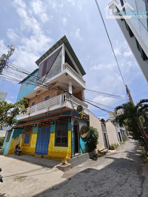 Nhà trệt 2 lầu 2 góc mặt tiền 15 triệu cách mặt tiền đường Nguyễn Văn Cừ 50 m
