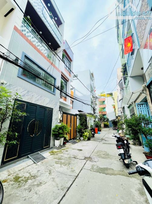 PHÚ NHUẬN NGUYỄN ĐÌNH CHÍNH HẺM XE HƠI VÀO NHÀ - NHÀ ĐẸP Ở NGAY- 55M2 4 TẦNG CHỈ 15.5TY