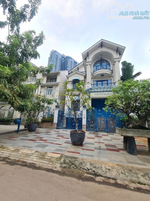 BÁN BIỆT THỰ BIỆT LẬP CAO CẤP 153/17 NGUYỄN VĂN HƯỞNG, PTHẢO ĐIỀN, Q2 |370M2