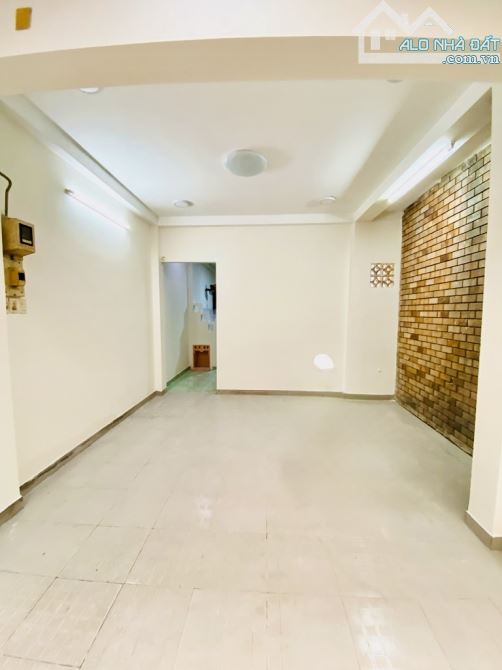 NHÀ 3 TẦNG - DT 45m2 - CÁCH HẺM ÔTÔ 2 CĂN - SÁT TRUNG TÂM PHƯỜNG 1 - QUẬN 8 - NHỈNH 5 X
