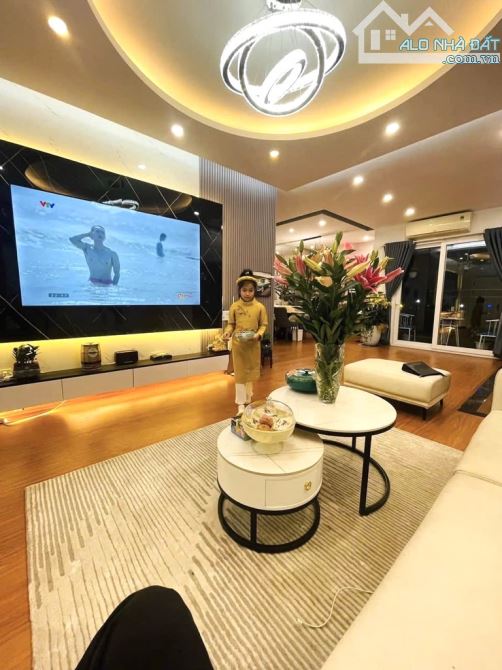 Bán căn hộ Star Tower 283 Khương Trung Thanh Xuân, 92m² 3 phòng ngủ Căn góc có Slot oto