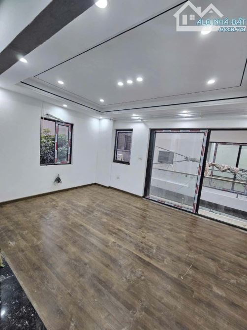 🏡🏡NHÀ ĐẸP THOÁNG SÁNG 5 TẦNG 3N ĐỦ CÔNG NĂNG Ở THƯỢNG THANH LONG BIÊN.