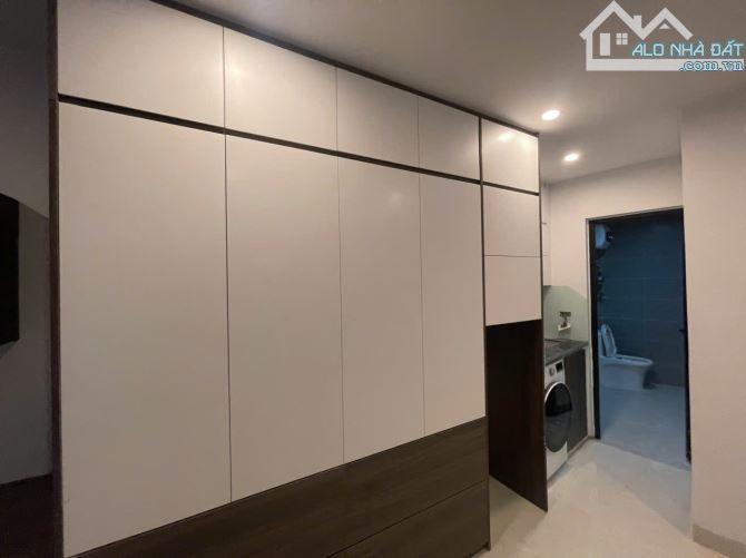 Bán CCMN mặt phố, nở hậu 81m 7 tầng 32 tỷ dòng tiền 160tr.