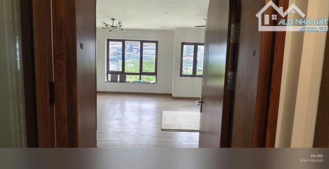 Bán nhà Ngọc Khánh, 2 mặt đường, lô góc 3 mặt thoáng. Nhà 5 tầng có thang máy.