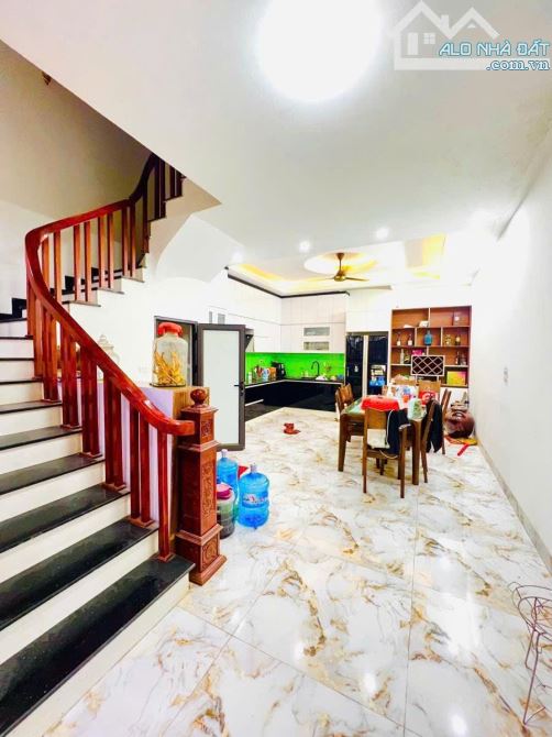 BÁN GẤP NHÀ XUÂN LA 50M - 5 TẦNG - 6 NGỦ - GIÁ CHỈ 13.7 TỶ - Ô TÔ CÁCH 20M.