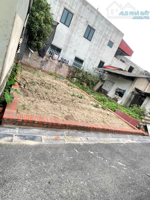 ĐẤT NỀN ĐÌNH TRUNG - XUÂN NỘN - ĐÔNG ANH, NGÕ THÔNG Ô TÔ VÀO ĐẤT, VÀI BƯỚC RA Ô TÔ TRÁNH