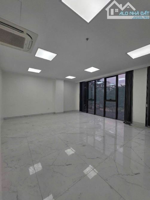 BÁN TÒA NHÀ VĂN PHÒNG 8 TẦNG  LÔ GÓC 125m MT 6.5m Ô TÔ TRÁNH HOÀNG QUỐC VIỆT GIÁ 70 TỶ
