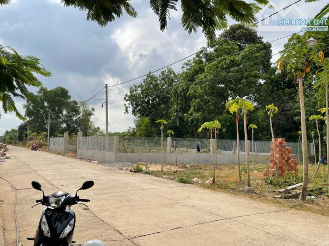 Bán gấp 345m2 đất ở (Ngang 30 dài 12m) gần hồ Châu Pha
