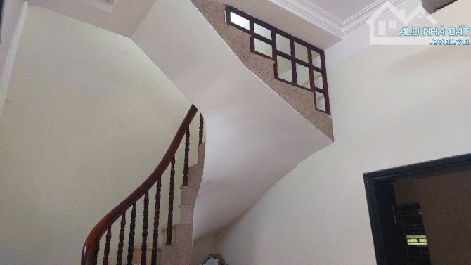 Hiếm- Bán nhà Hồng Tiến Long Biên - Dân Xây- Oto đỗ cổng40m mt 4,2m nhỉnh 5 tỷ (TL)