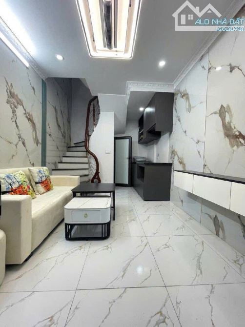 RẺ NHẤT ĐỐNG ĐA NHỈNH 5 TỶ, DT 23M-ĐẸP FULL NỘI THẤT SỊN-THOÁNG SÁNG ĐÓN ÁNH SÁNG TỰ NHIÊN