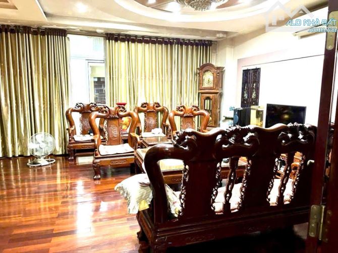 Bán nhà dân xây 6 tầng, thang máy, DT 110m, MT 7m, ô tô 7 chỗ, phố Hoàng Minh Đạo