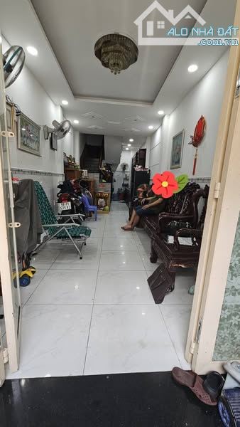 Nhà  HXH Đường Nguyễn Tiểu La Quận 10 Phường 8.