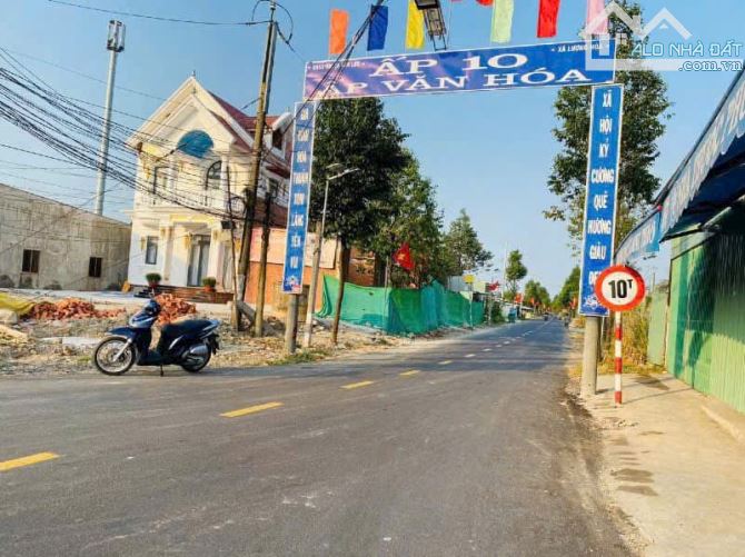 Nhà Mặt tiền nhựa ấp 10 Lương Hoà Bến Lức Long An giá 2 tỷ nở hậu