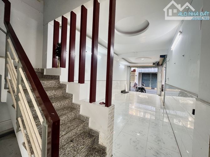 VIP Dạ Nam, Quận 8, 3 tầng, Hẻm xe hơi, 50m2, nhỉnh 7 tỷ