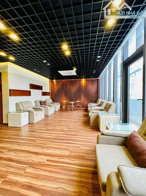 Bán nhà hàng Karaoke đường Lý Thánh Tông, An Hải Bắc, Sơn Trà.DT 262m2, 6 tầng, 32 tỷ.