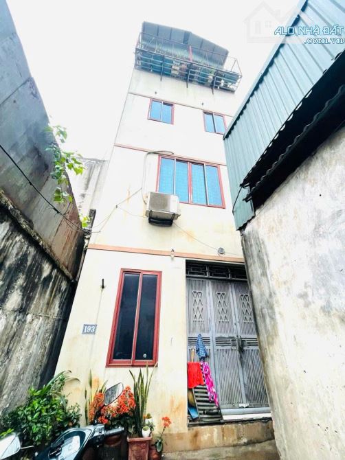 TRUNG TÂM KIẾN HƯNG, HÀ ĐÔNG: Nhà 4 tầng hiện đại, chỉ vài bước ra ô tô.Tiện ích ngập tràn