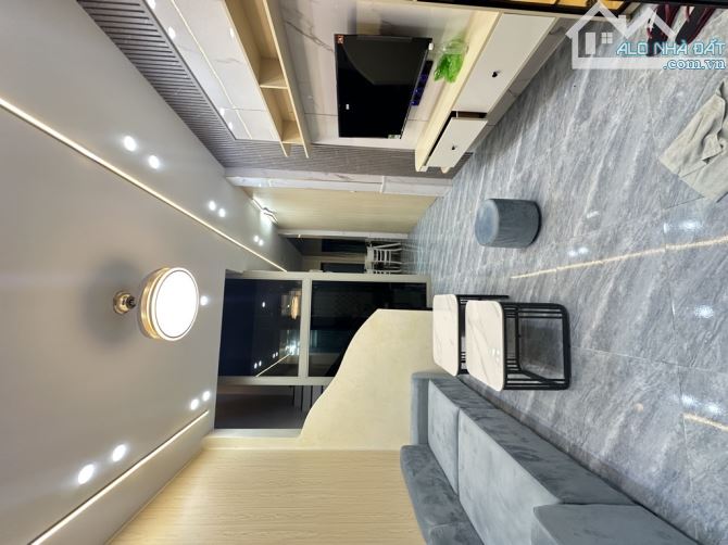 Ngay gần Hồng Tiến kéo dài - 50m2 - DÂN XÂY 4 PHÒNG NGỦ - THANG MÁY - Ô TÔ ĐỂ ĐẦU NGÕ