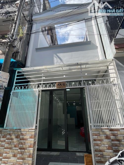 Bán nhà 3 tầng đẹp Thái Phiên, 44m2, gần Lạc Long Quân, Trung tâm Q11, chỉ hơn 5 tỷ