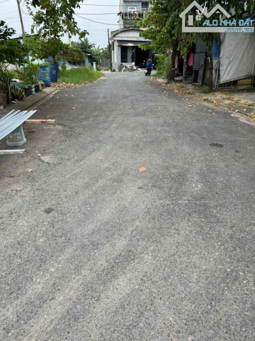 Bán đất lớn đường xe tải 1800m2 ngang 12m nở hậu chỉ có 12tr/m2 Xuân Thới Sơn Hóc Môn