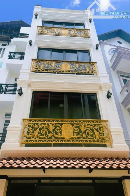 SIÊU PHẨM 5 TẦNG FULL NỘI THẤT CÓ THANG MÁY NGAY NGÃ TƯ TRẦN QUANG DIỆU, LÊ VĂN SỸ - Q.3.