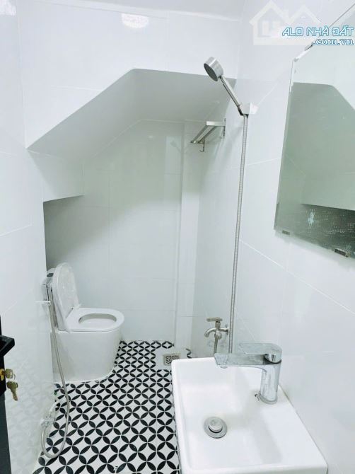 Bán căn nhà mới xây- thang máy- oto đỗ cửa 43m2, nở hậu 5.6m, 2PN  lớn + 1 pn trung bình - 10
