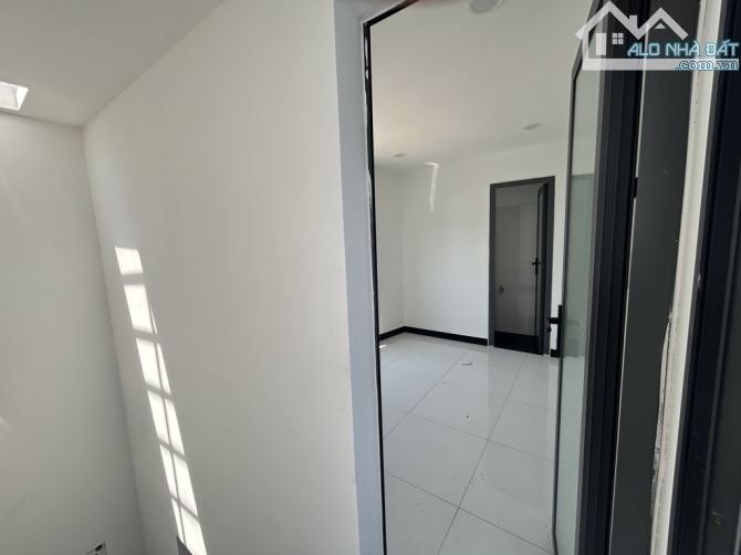 🎉🎉🎉🎉🎉   BÁN NHÀ 3 tầng k3m cách đường Huỳnh Ngọc Huệ 30m - 10