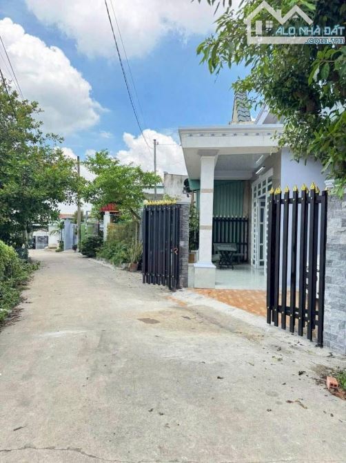 Bán gấp hạ 100 triệu nhà cấp 4 gần trường cấp 1,2 Định Hoà giá 2 tỷ 550 - 10
