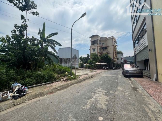BÁN MẢNH ĐẤT KHU ĐẤU GIÁ X2 CỰ KHỐI, VỈA HÈ Ô TÔ TRÁNH, 215M2, SỔ ĐẸP - 1