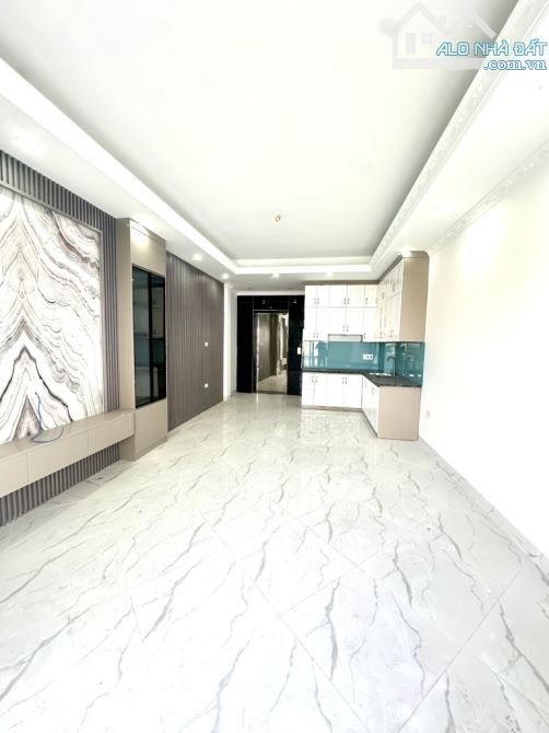 Chưa đến 9 tỷ có ngay nhà Bát Khối, 45m2, 6 tầng thang máy, ô tô vào nhà - 1