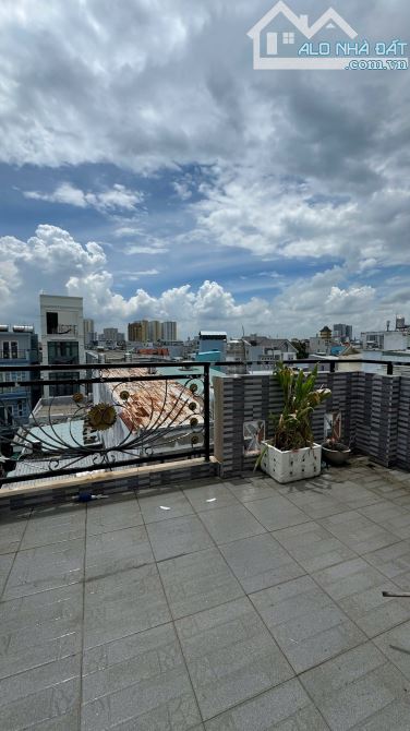 NHÀ GIÁ RẺ 4 TẦNG CÓ SÂN THƯỢNG CẦN BÁN GẤP - 1
