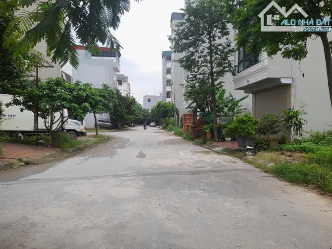 ĐẤT DỊCH VỤ VĂN KHÊ PHÂN LÔ VỈA HÈ HƠN 11 TỶ - 1