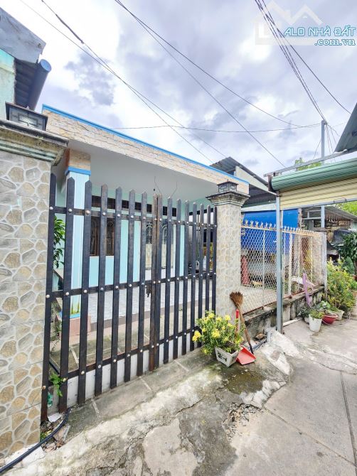 nhà cấp 4 140,4m2 4ty2 TL hoàn công ngang 7,8m Cách đường Bình Thung 20m - 1
