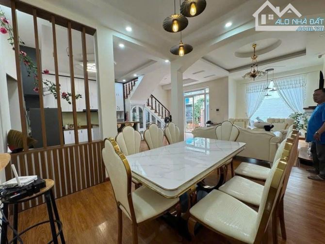 CĂN VILLA NGHỈ DƯỠNG NGAY BẾN XE THÀNH BƯỞI, CÁCH HỒ XUÂN HƯƠNG CHỈ 5 PHÚT DI CHUYỂN - 1