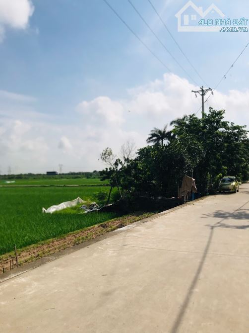 LÔ GÓC BÌA LÀNG DỤC TÚ - ĐÔNG ANH THÔNG Ô TÔ TRÁNH SÁT ĐƯỜNG DẪN TỨ LIÊN - CAO TỐC HÀ NỘI - 1
