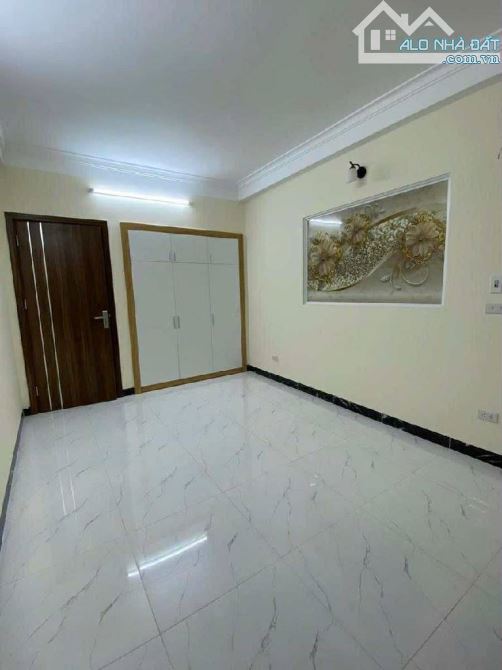 Nhà mới, ngõ gần ô tô tránh, vài bước chân ra ô tô, chợ bệnh viện, trường học cách 100m - 1
